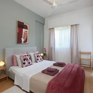 Cozy In Near Foinikoudes , Larnaca Cypr